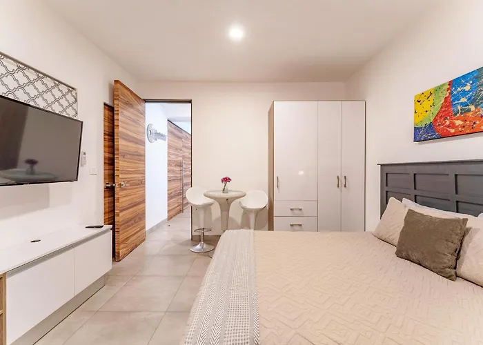 Bright And 3 Beds Close To 5th *